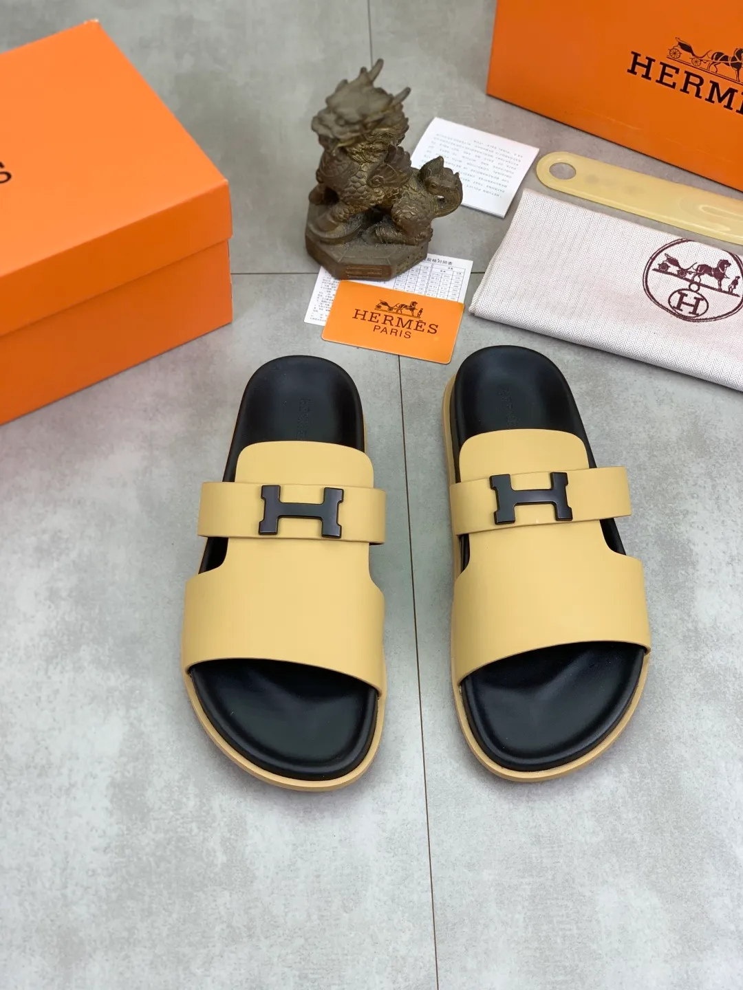 Men's shoes 💰P440 New [HERMES] high-end quality new Hermès slippers, made of imported silk calfskin, wear-resistant and non-slip rubber outsole. Fashionable and elegant code number: 39-44 (38 45 46 customized)